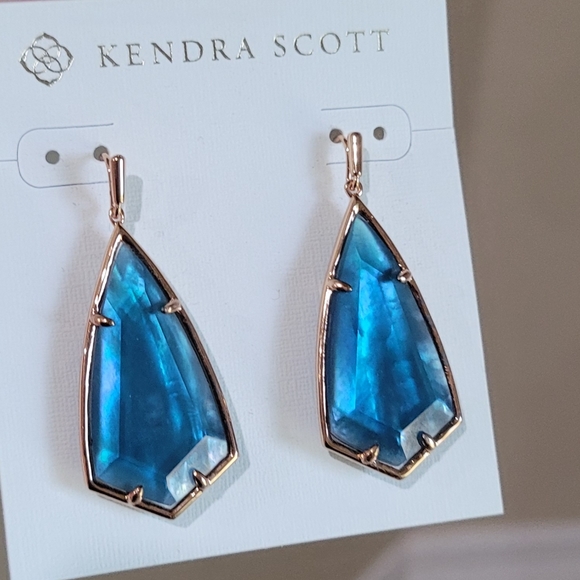 RARE NWT KENDRA SCOTT BLUE FACETED EARRINGS IN ROSE GOLD - Picture 4 of 8